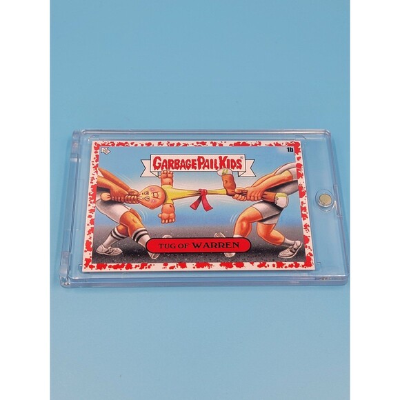 Garbage Pail Kids2024 Garbage Pail Kids - Kids At Play #1b Tug Of Warren Red - Picture 1 of 2